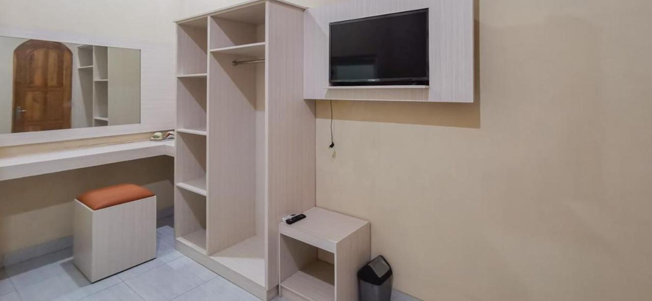 Reddoorz Near Pantai Pancer Door Pacitan Hotel Exterior photo