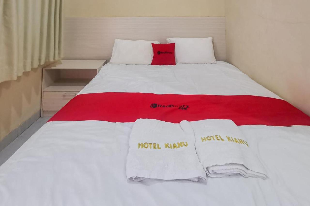 Reddoorz Near Pantai Pancer Door Pacitan Hotel Exterior photo