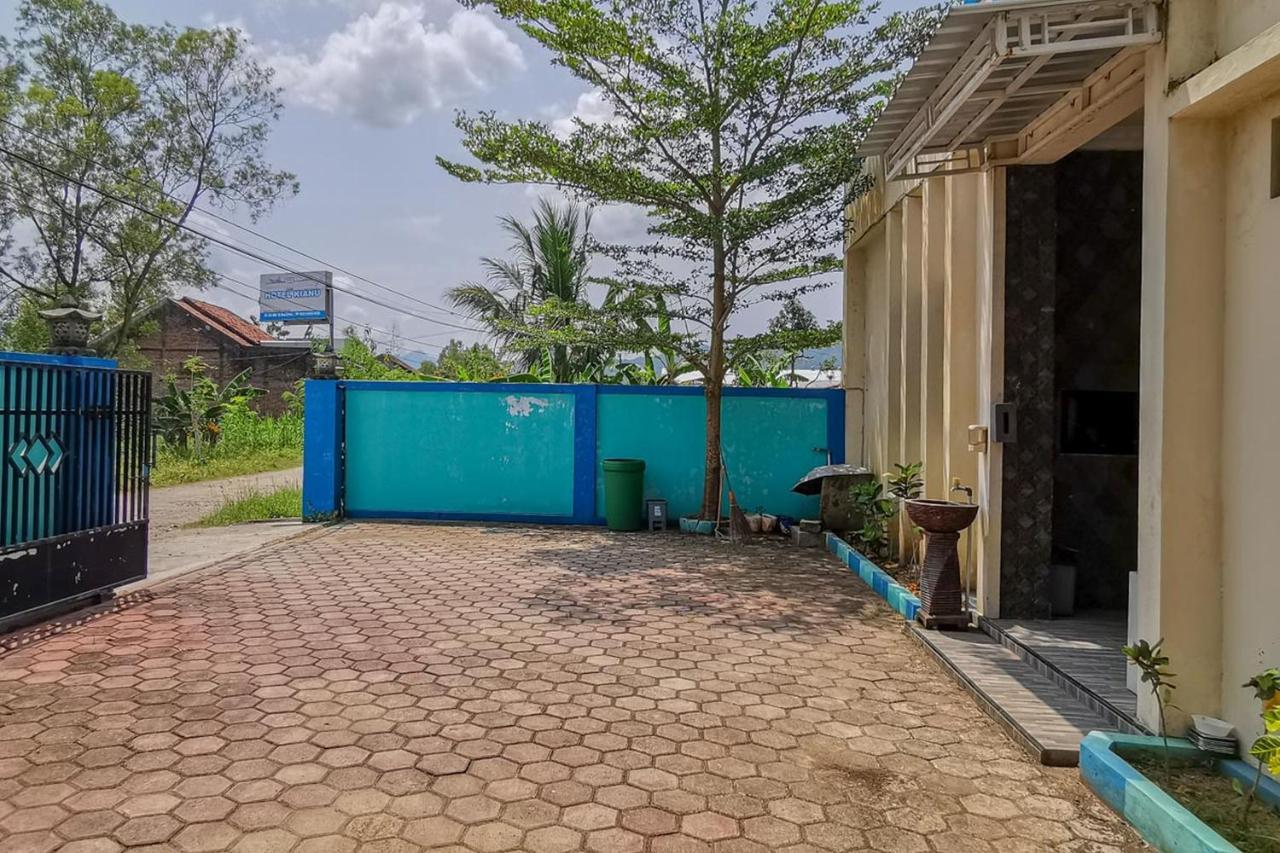 Reddoorz Near Pantai Pancer Door Pacitan Hotel Exterior photo