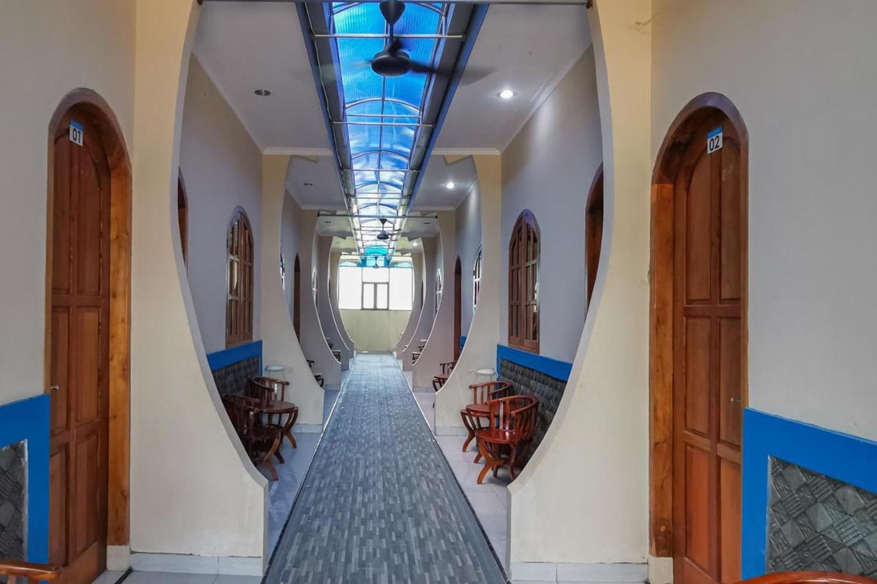 Reddoorz Near Pantai Pancer Door Pacitan Hotel Exterior photo