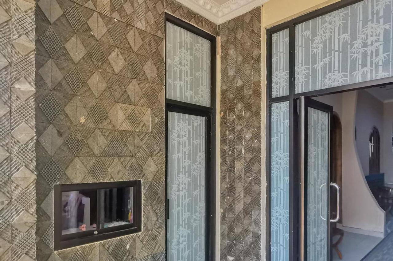 Reddoorz Near Pantai Pancer Door Pacitan Hotel Exterior photo